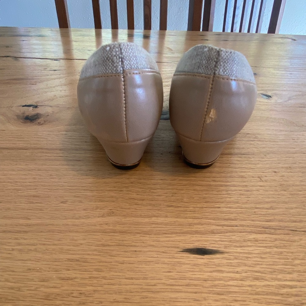 Easy Street Women's Taupe and‎ Beige Heels 7 Preloved - Picture 5 of 8